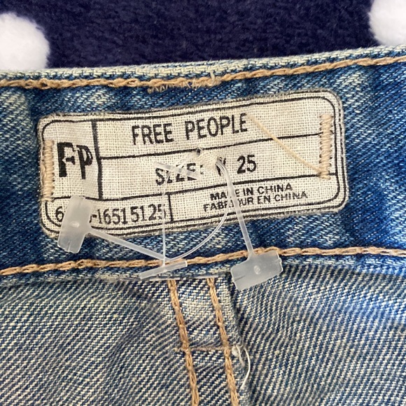 Free people Jean shorts - Picture 2 of 3